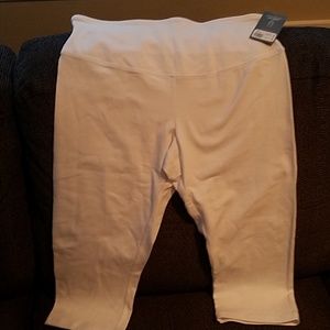 NWT Yummie White Capri Legging Large